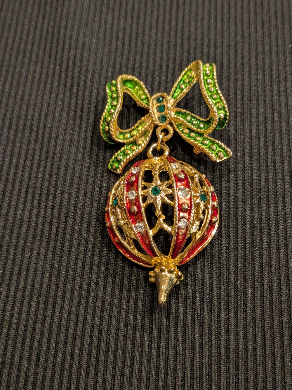 B5: Vintage 1970s Gold-Tone Green and Red Ornament Brooch - Designer-Inspired